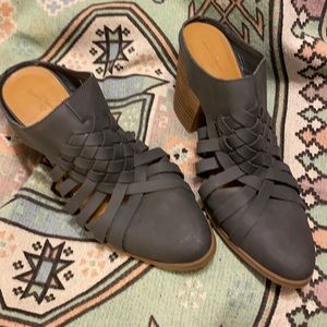 Universal Thread booties